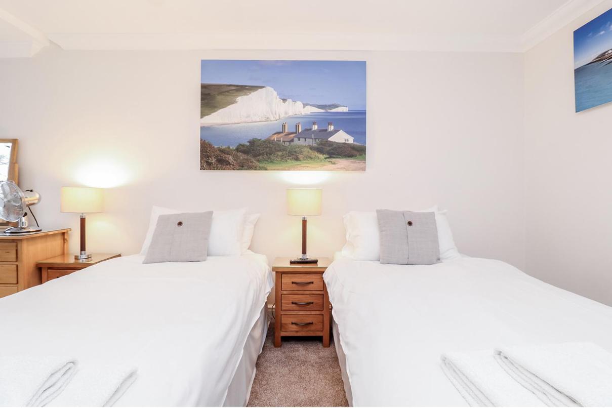 3 Queens Gardens Sea View Apartment Eastbourne Ngoại thất bức ảnh