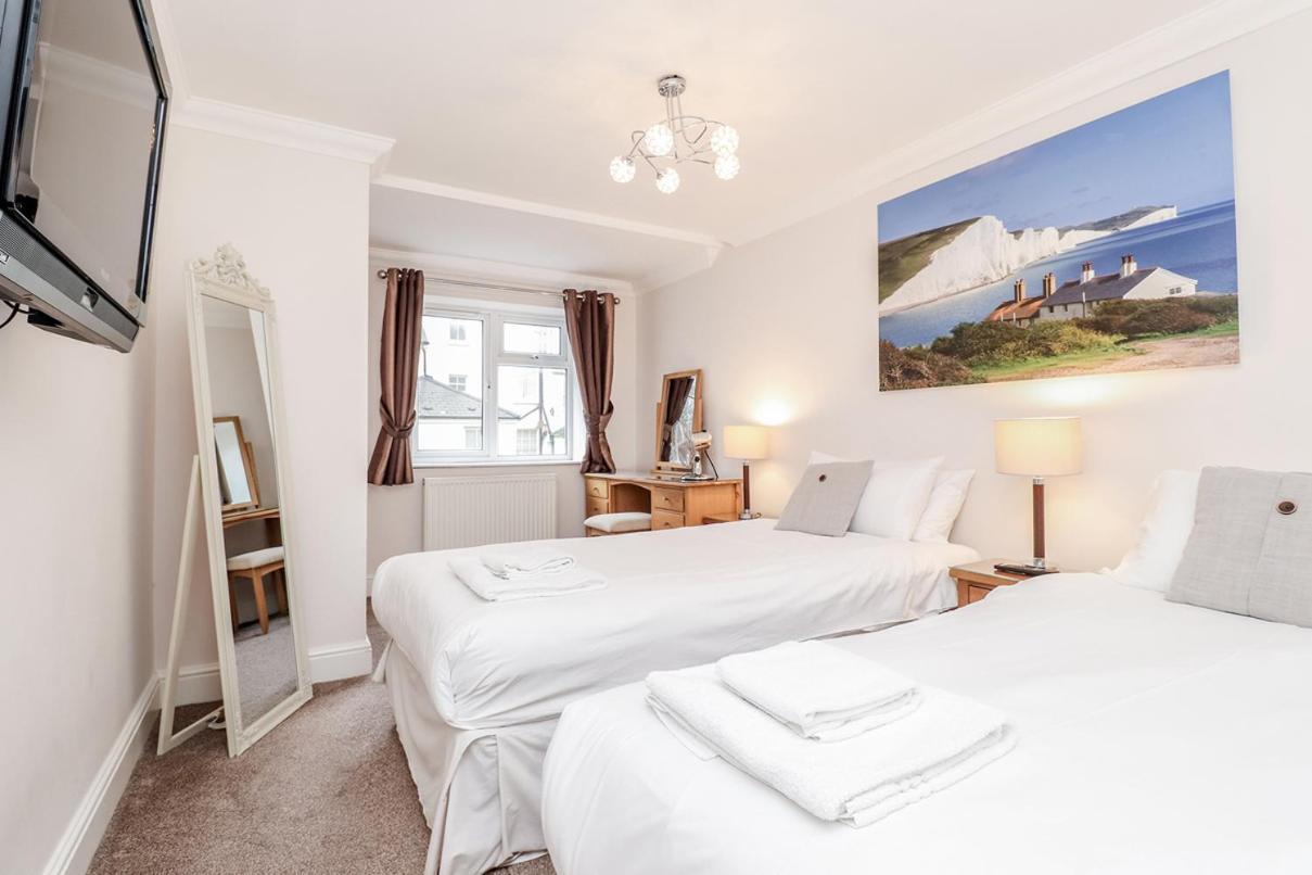 3 Queens Gardens Sea View Apartment Eastbourne Ngoại thất bức ảnh