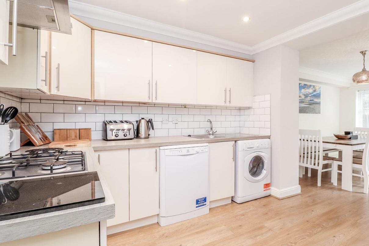 3 Queens Gardens Sea View Apartment Eastbourne Ngoại thất bức ảnh