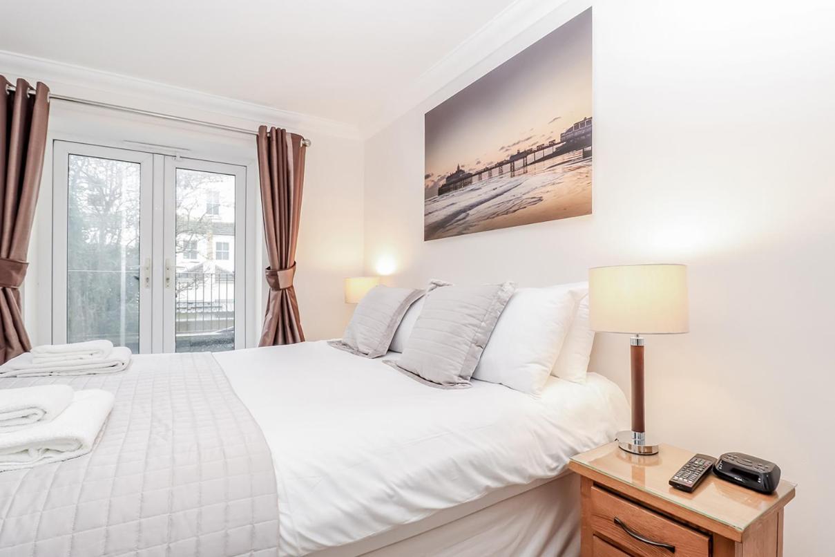 3 Queens Gardens Sea View Apartment Eastbourne Ngoại thất bức ảnh