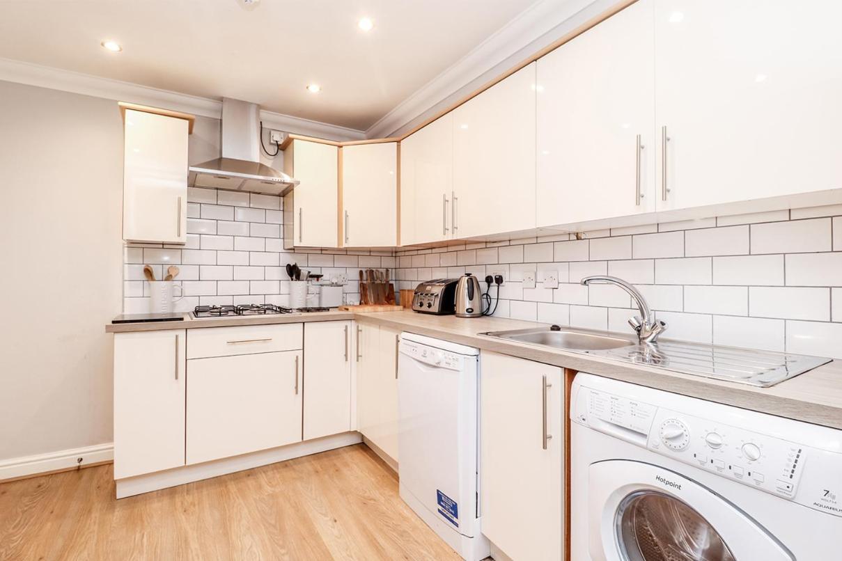 3 Queens Gardens Sea View Apartment Eastbourne Ngoại thất bức ảnh